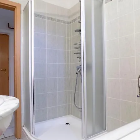 58 - Hullam Uedueloparkban Vizkoezeli Modern *