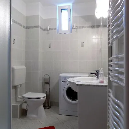Apartman 58 - Hullam Uedueloparkban Vizkoezeli Modern