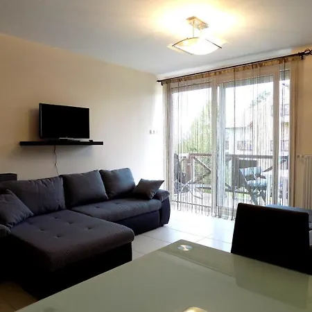 58 - Hullam Uedueloparkban Vizkoezeli Modern Balatonőszöd