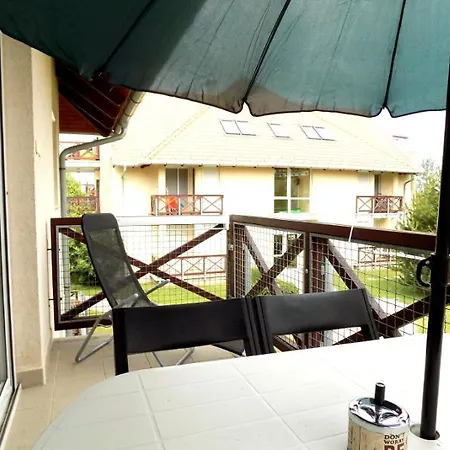 58 - Hullam Uedueloparkban Vizkoezeli Modern