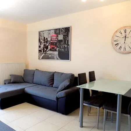 58 - Hullam Uedueloparkban Vizkoezeli Modern