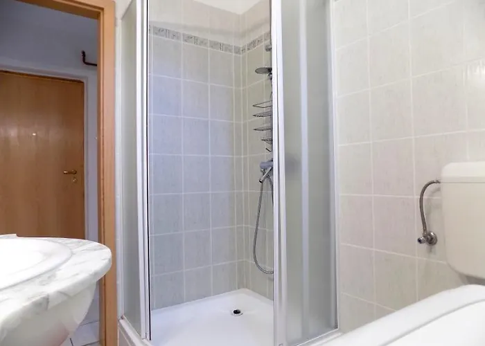 58 - Hullam Uedueloparkban Vizkoezeli Modern *