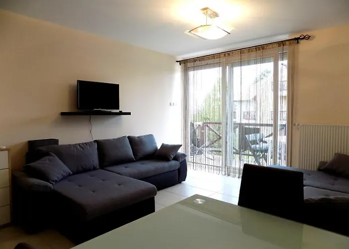 58 - Hullam Uedueloparkban Vizkoezeli Modern בלטונוסוד