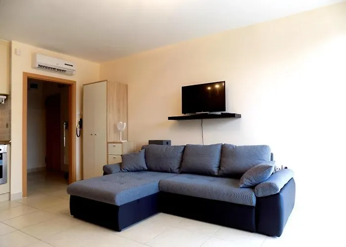 58 - Hullam Uedueloparkban Vizkoezeli Modern * בלטונוסוד