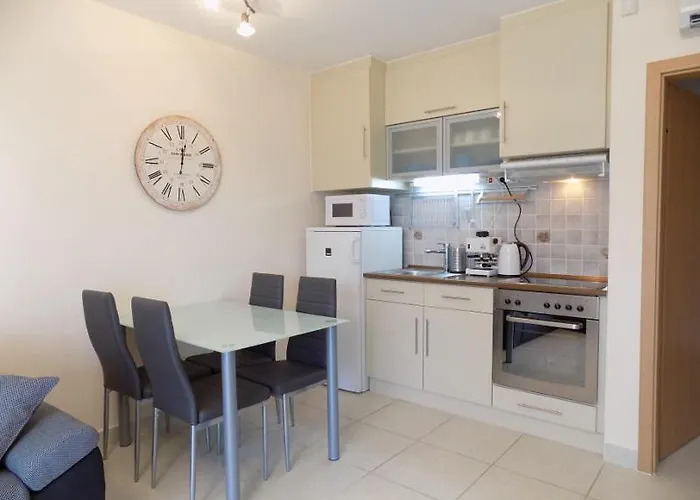 58 - Hullam Uedueloparkban Vizkoezeli Modern * Balatonoszod