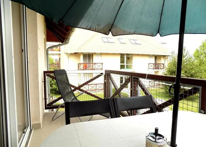 58 - Hullam Uedueloparkban Vizkoezeli Modern